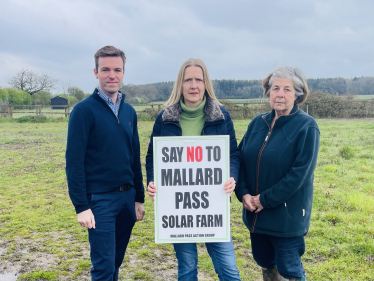 Kelham Cooke with Mallard Pass Organiser Sue Holloway and Rosemary Trollope-Bellew